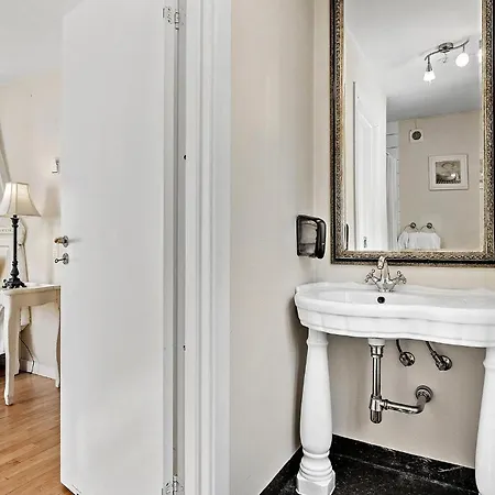 5 Bedroom Cozy In Casa de Férias