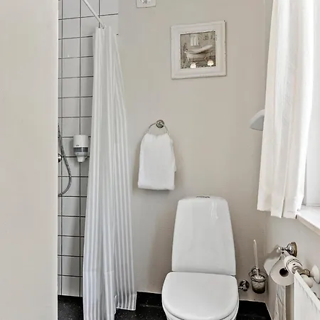 5 Bedroom Cozy In Casa de Férias