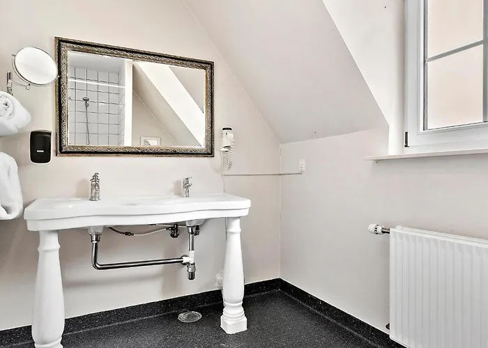 Hébergement de vacances 5 Bedroom Cozy In